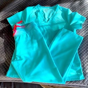 Figs Neon Blue Large/Medium Petite scrub set